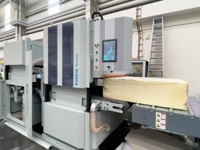 Oben-unten Breitbandschleifmaschine in der industriellen Fertigung von Hartschaum-Blöcken